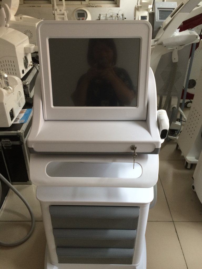 Weibliche hohe Intensitäts-fokussierte Ultraschall-Maschine keine Stillstandszeit-Chirurgie